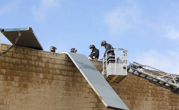 La piscina de Campos Góticos, dañada por el viento, se reabrirá el